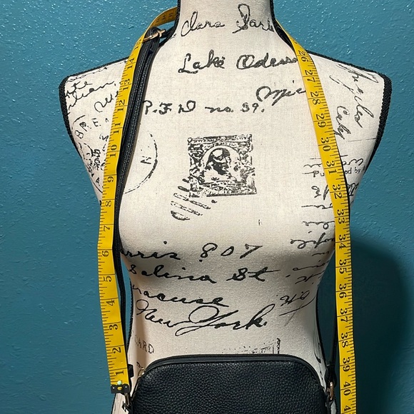 NWOT Small crossbody pebbled leather, front zippered pocket, fringed zipper pull - Picture 7 of 10